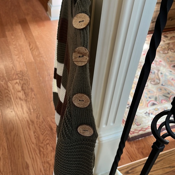 Kalamata & Egret Stripe Button-Shoulder Sweater - Juniors / Size L - Picture 3 of 6